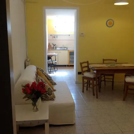 La Casina Gialla 2 *